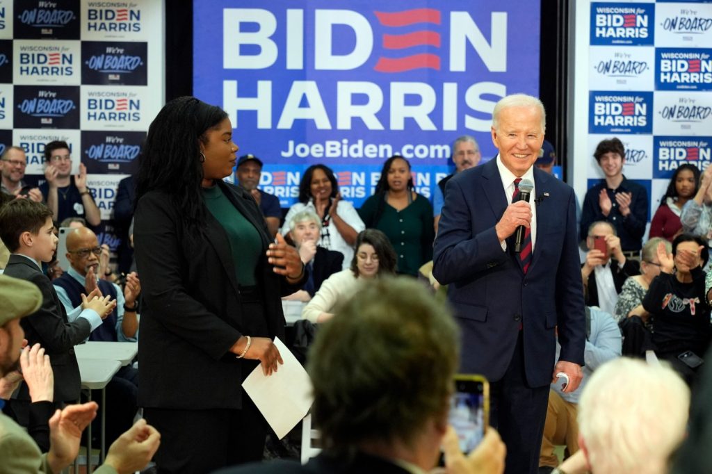 Biden works to shore up the Democratic ‘blue wall’