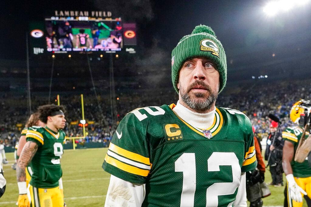 Man with profile picture of NFL’s Aaron Rodgers scams woman out of money, personal info