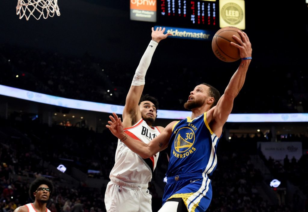 Just in time: Steph Curry comes alive late to rescue Warriors in Portland