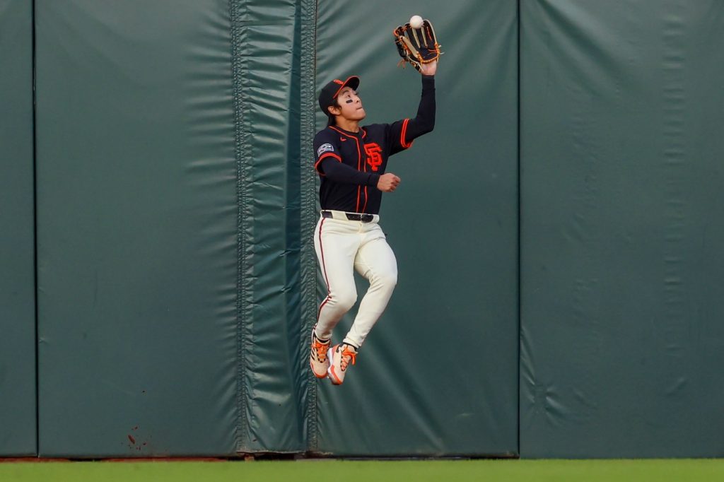 How Jung Hoo Lee is learning to patrol Oracle Park’s outfield