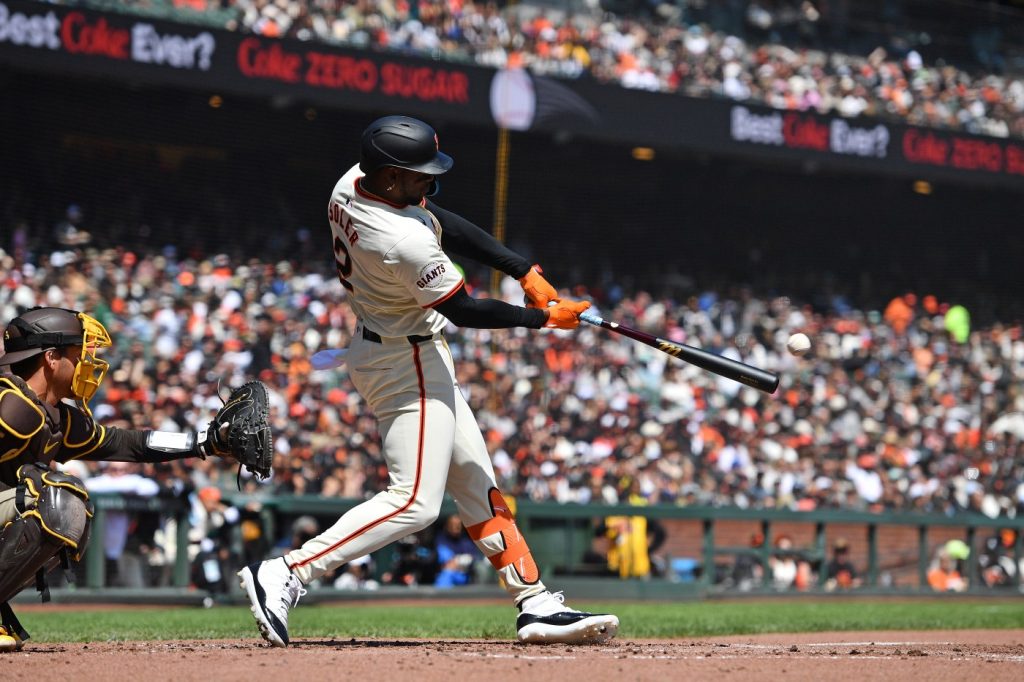 Late rally awakens SF Giants offense for comeback win against Padres