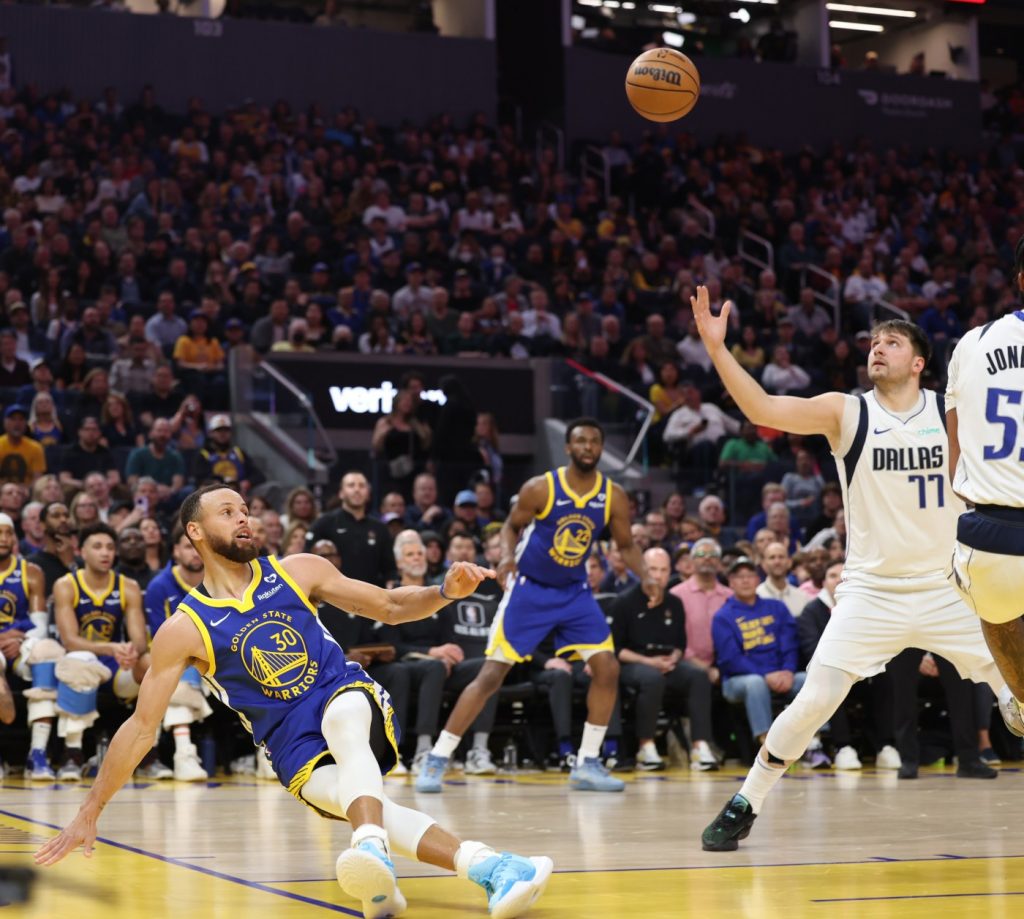 Warriors overcome big Doncic night to beat Mavericks, earn 5th straight win