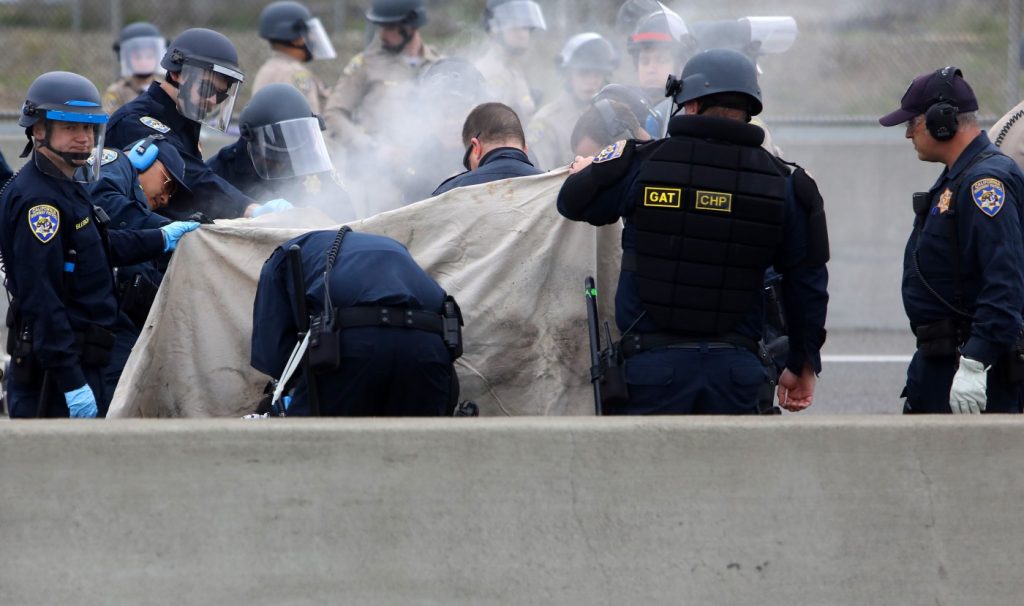 How did Gaza protesters stay on Bay Area freeways for so long, and how did CHP remove them?