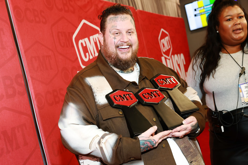 Jelly Roll leaves social media after being bullied about his weight