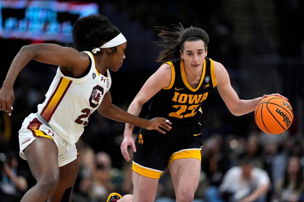 Iowa star Caitlin Clark cools off after record-setting start in NCAA final vs. South Carolina