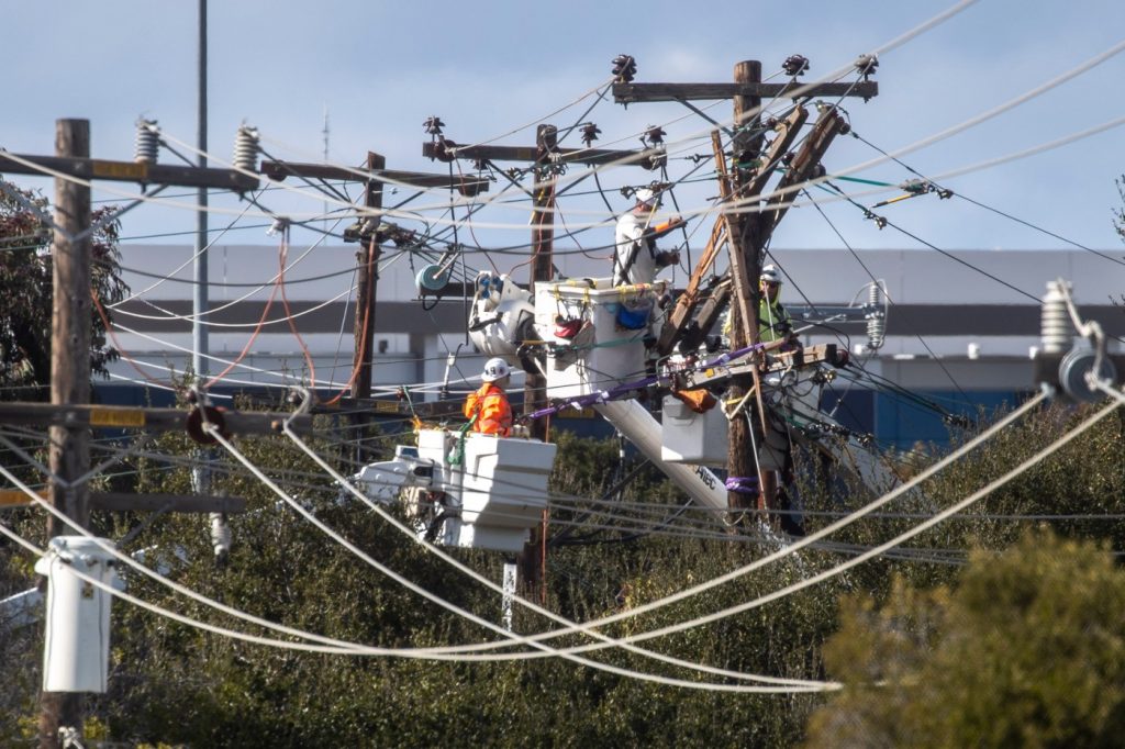 PG&E profits hop higher, company raises already rosy outlook for 2024