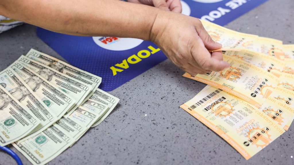 Powerball jackpot ratchets up to $1.09 billion after no big winner Monday