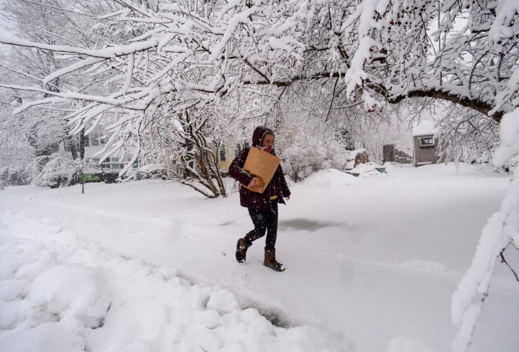 April storm brings heavy snow, outages to Northeast