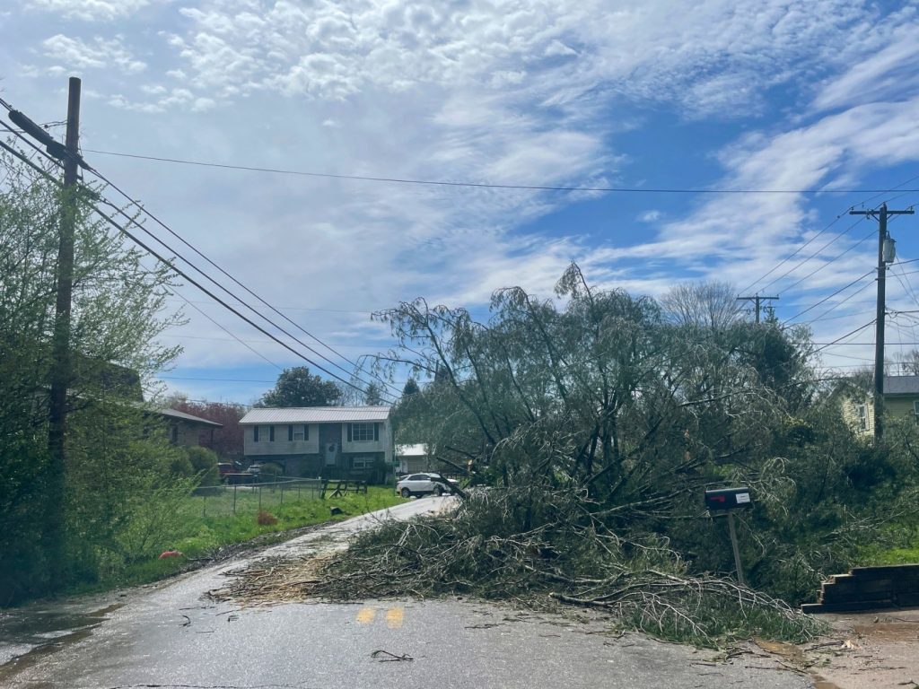 Severe weather carves path across several states, at least 1 dead