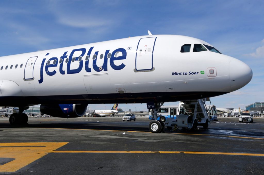 JetBlue’s new checked bag fees now depend on the day