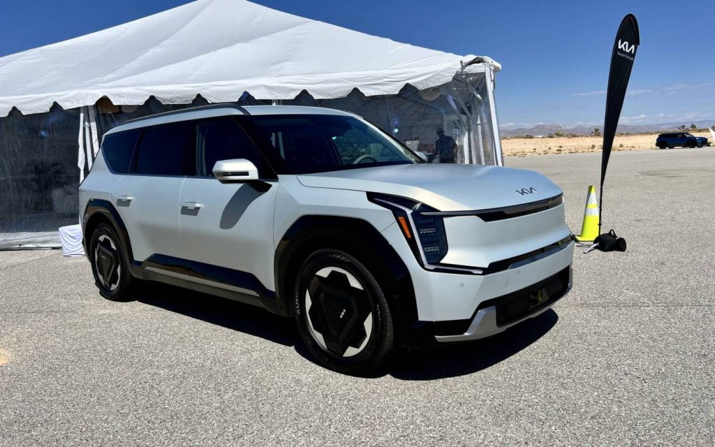 The 2024 Kia EV9 Long Range AWD GT-Line EV all electric SUV