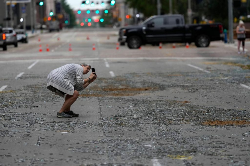 Widespread power outages from deadly Houston storm raise new risk: hot weather