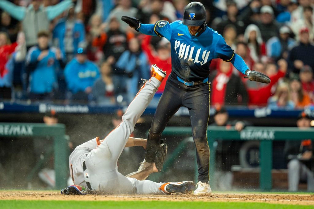 Miscues loom large in SF Giants’ series-opening loss to Phillies