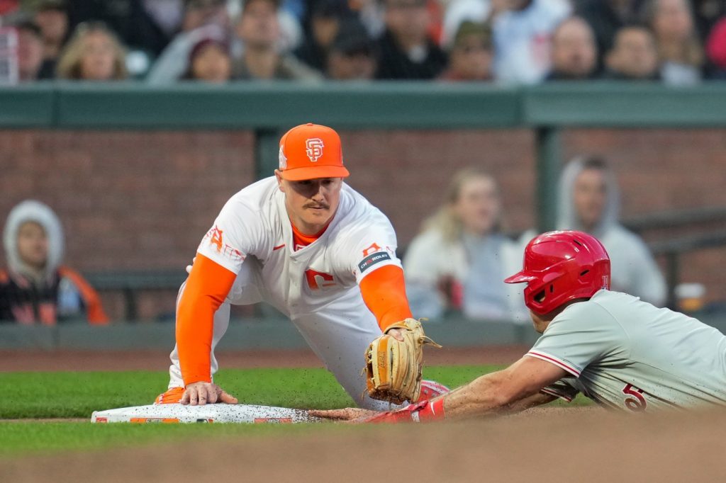 SF Giants walk off Phillies in extras to keep rolling