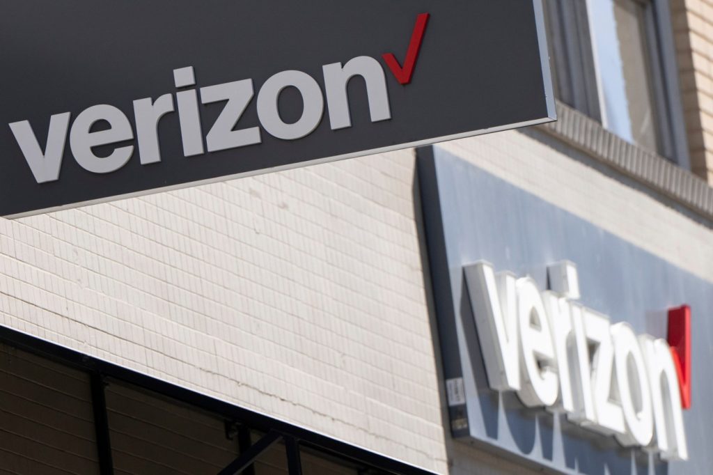 Verizon invests $100 million in wireless connectivity from space