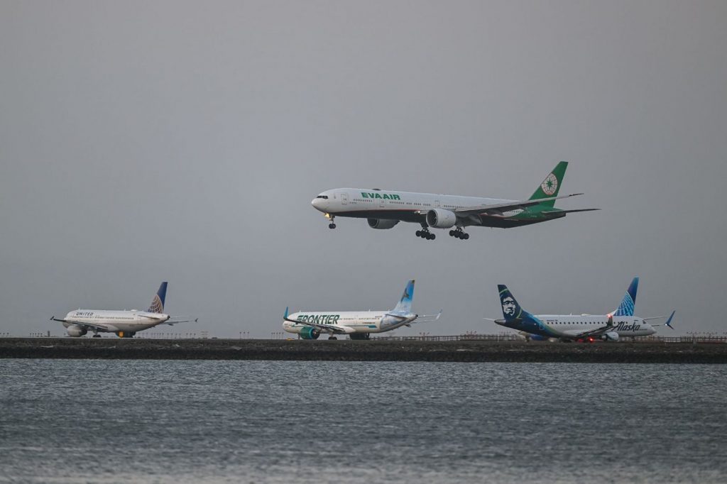 Flight attendants praised for breaking up a fistfight on San Francisco-bound EVA Air flight