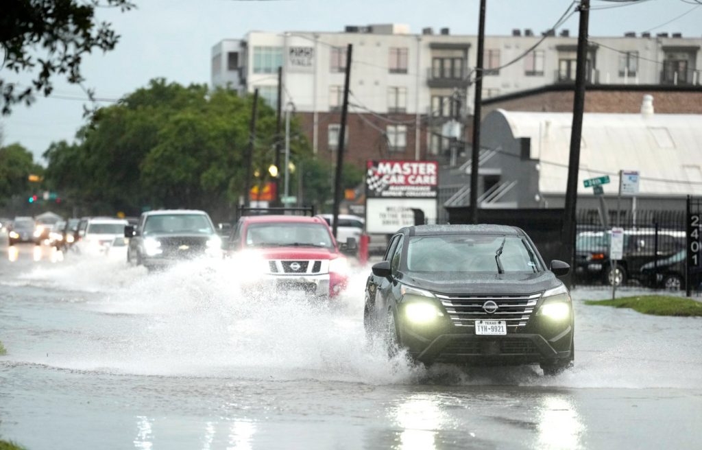 Storms leave widespread wreckage, outages across Texas