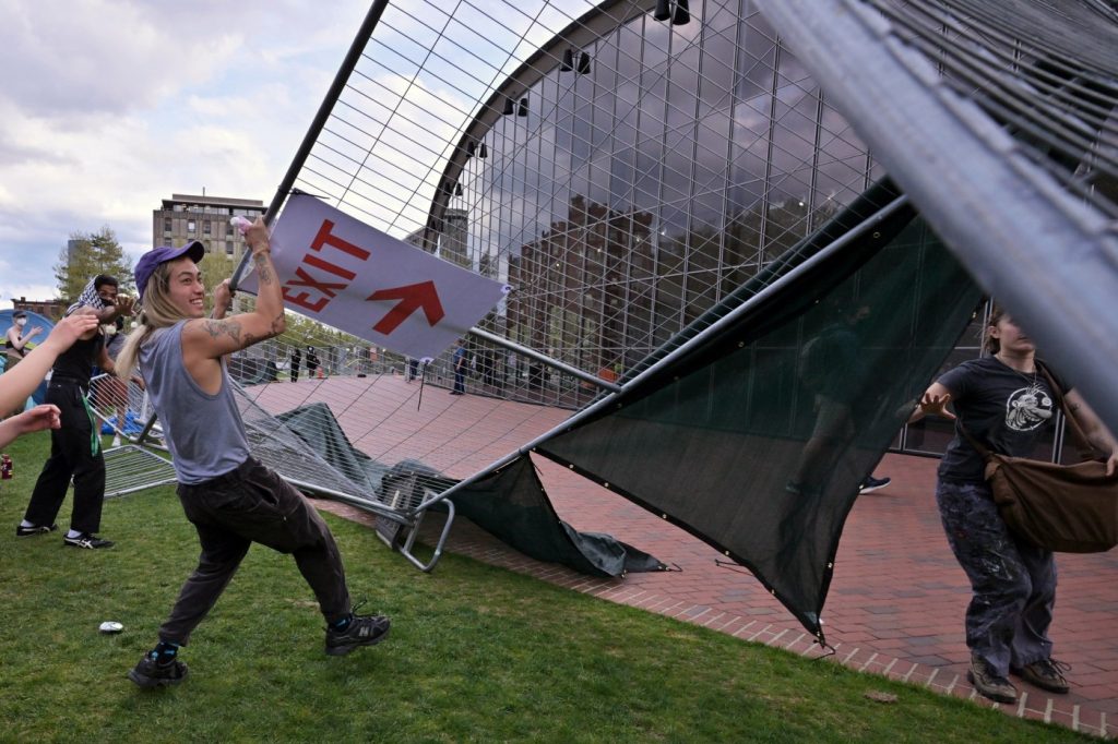 Protesters breach barricades, re-occupy MIT encampment