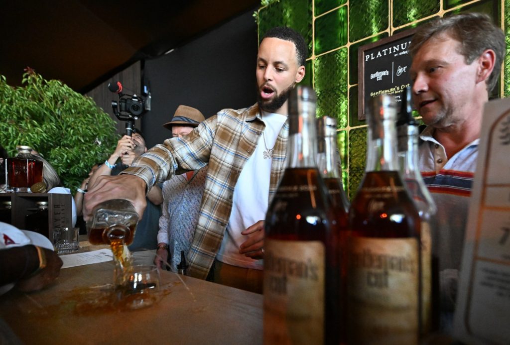 Warriors star Steph Curry plays bartender for fans at BottleRock Napa Valley