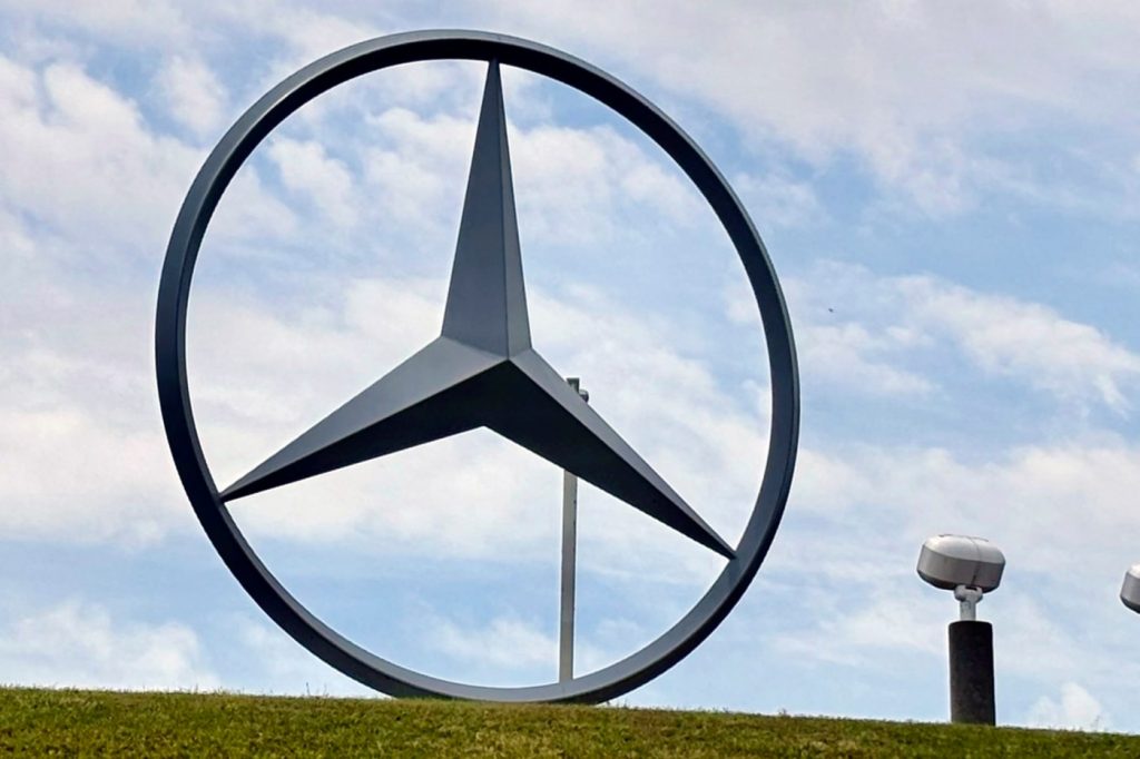 Early returns show Alabama Mercedes workers rejecting union