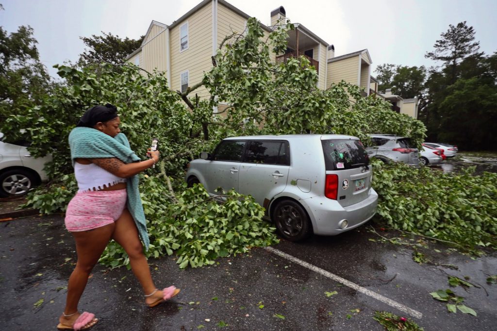 Storms continue to wallop parts of Florida, Mississippi