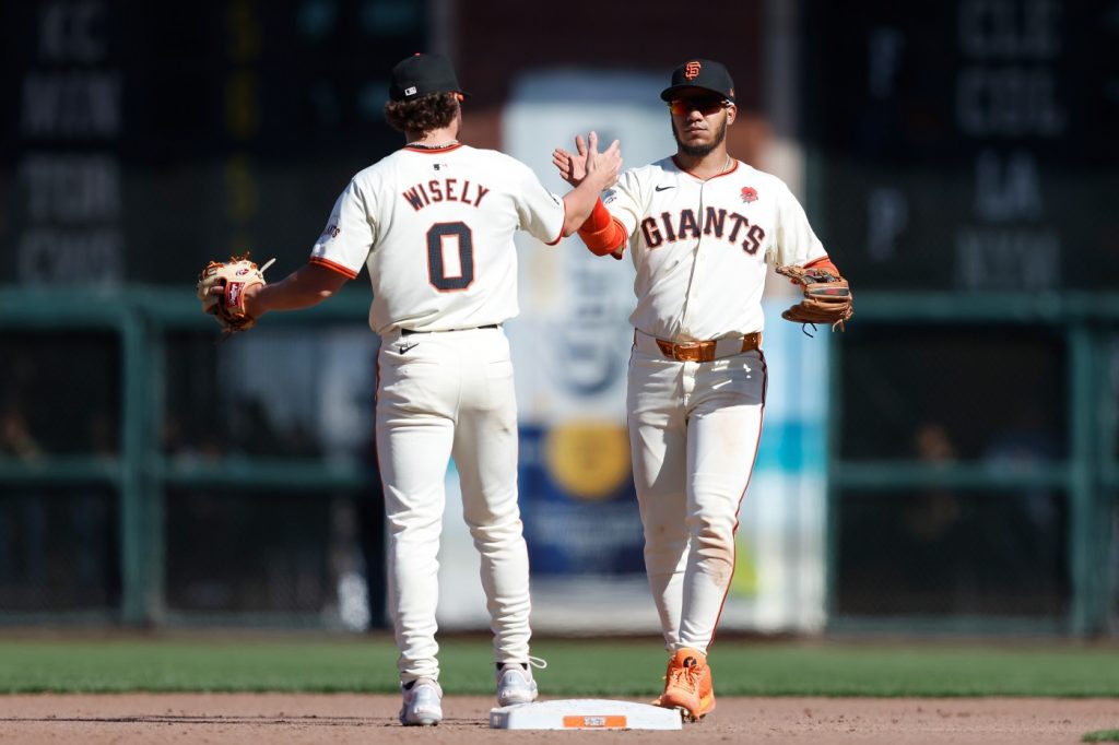 SF Giants’ middle infield banged up as Ahmed suffers setback, Estrada sits for second straight game