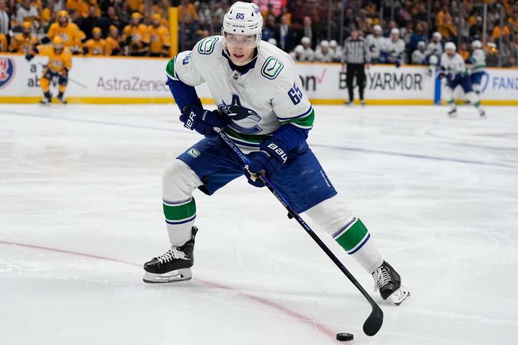 Sharks reportedly had interest in Canucks forward before trade to Blackhawks