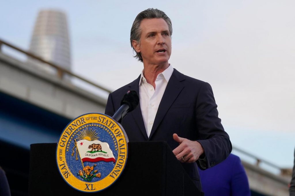 Newsom wants to limit students’ use of smartphones in school