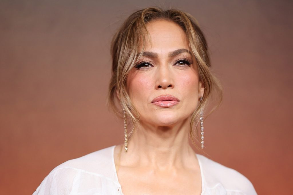 Jennifer Lopez vacationing in Italy without Ben Affleck amid divorce rumors