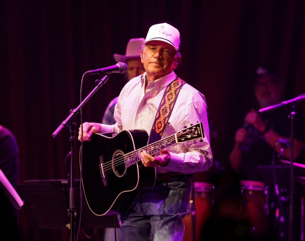 George Strait sets record for biggest ticketed concert in US history