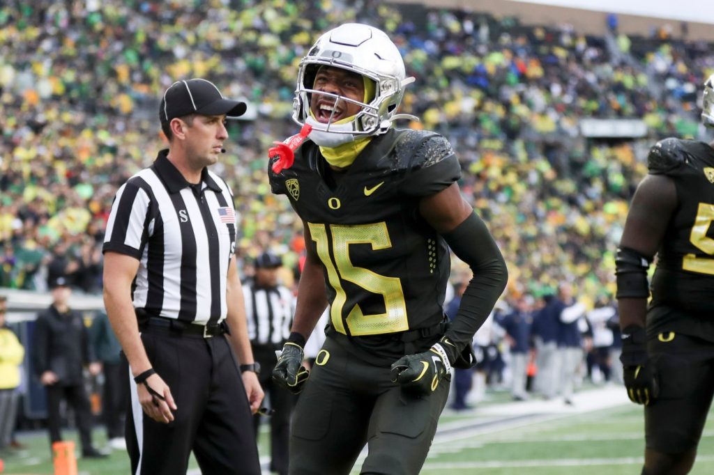 Oregon football team’s academic performance drops again: Time for alarm in Eugene? (Probably not)