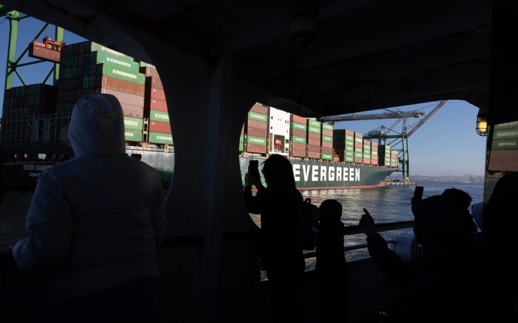 Free Port of Oakland harbor tours give passengers an inside look at the seaport