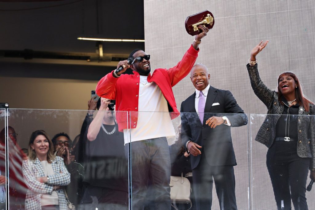 Sean ‘Diddy’ Combs returns Key to New York City at mayor’s request