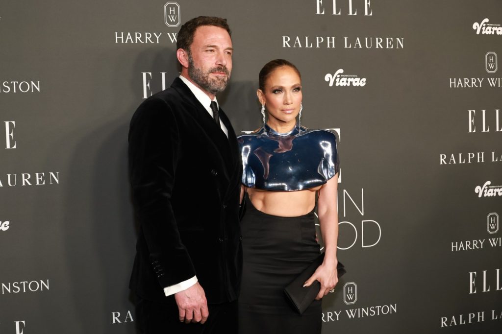 Jennifer Lopez sports wedding ring on Affleck-free July 4th