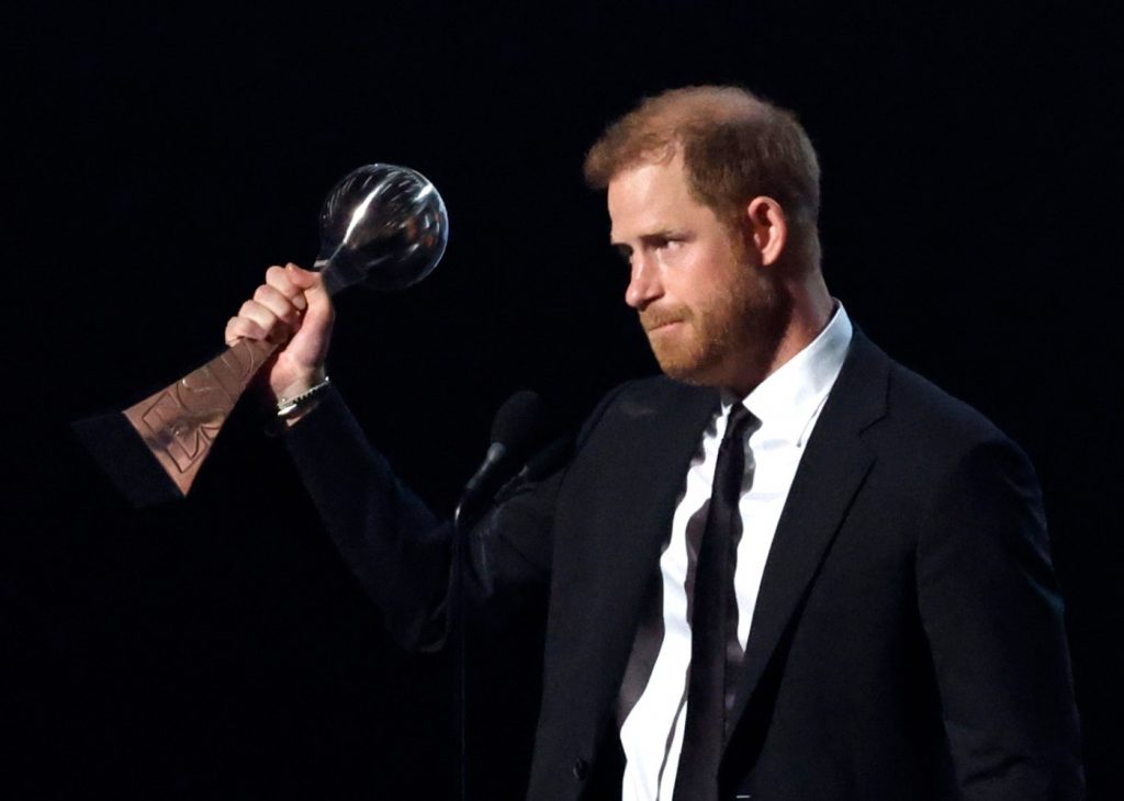 Prince Harry’s olive branch to Pat Tillman’s mom at ESPYs doesn’t quiet controversy