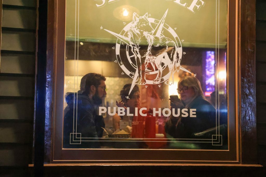 Struggling Oakland pub reverses course with new chef, mobile bar