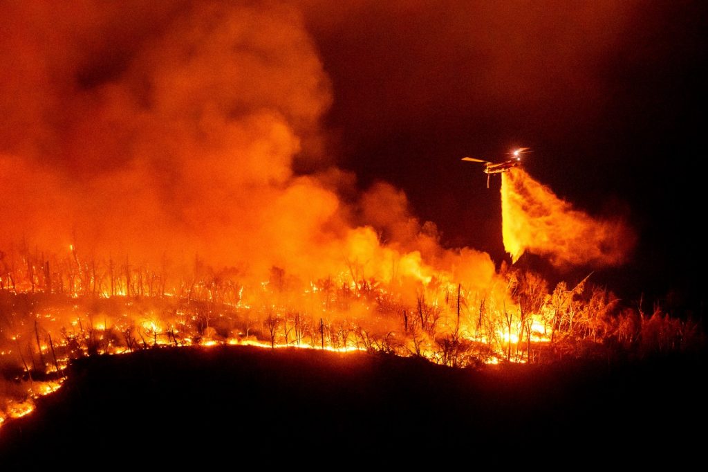 Photos: Firefighters battle Thompson Fire as 28,000 Oroville residents evacuate