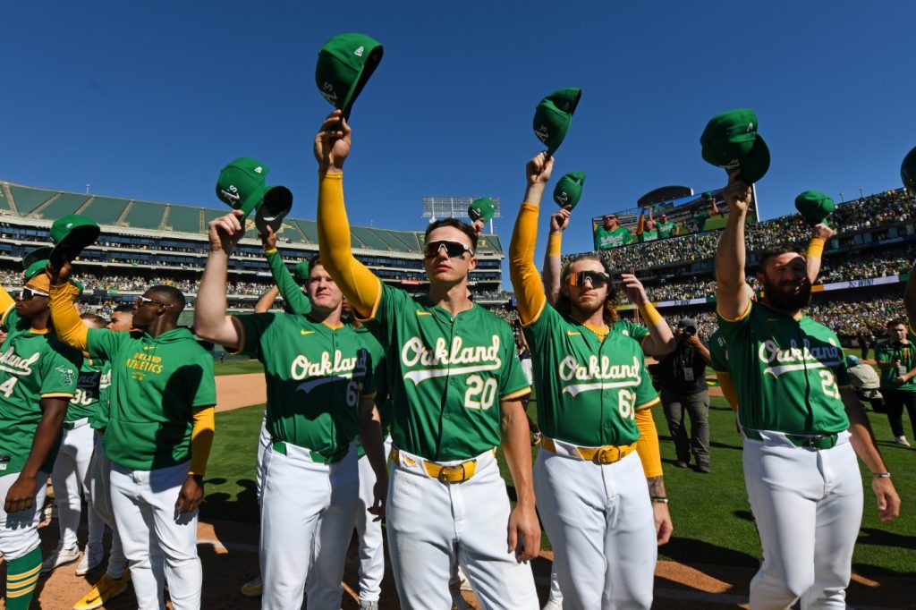 A’s pay respect to ‘incredible’ crowd for Oakland Coliseum finale