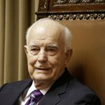 Dan Evans, Republican former governor of Washington and US senator, dies at 98