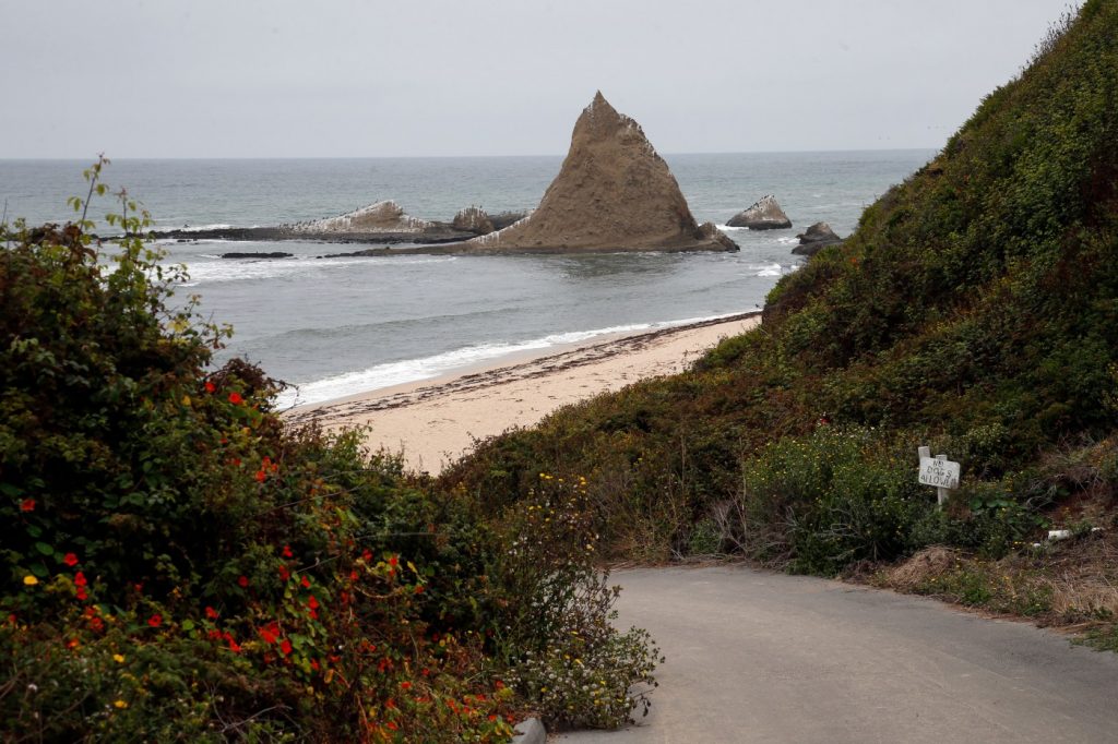 Billionaire battle: Musk blasts Khosla over Martins Beach, curses him on social media