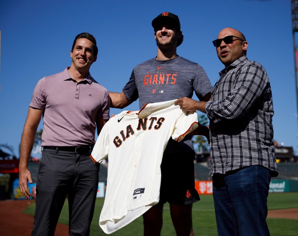 Buster Posey announces SF Giants GM Putila will move to new role