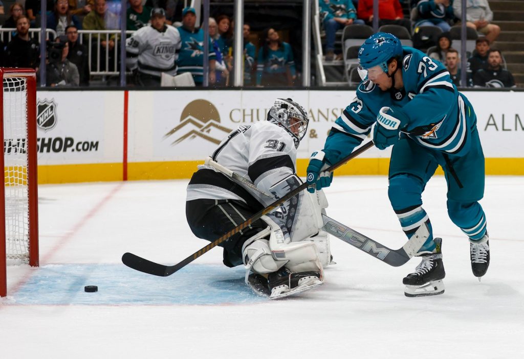 Late goals help Sharks beat L.A. Kings for second straight win