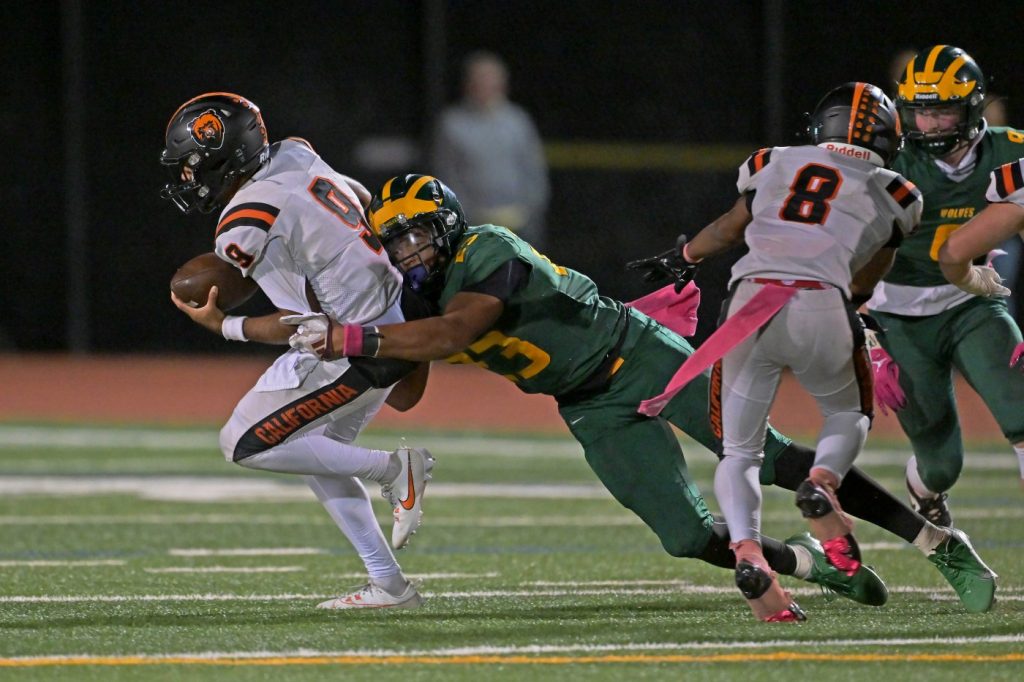 Led by clutch defense, San Ramon Valley pulls away late to beat California in league opener