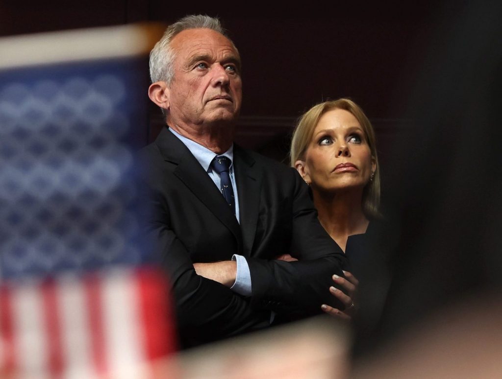 Robert F. Kennedy Jr. ‘begging’ Cheryl Hines not to divorce him: report