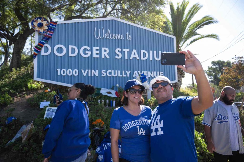 Dodgers’ Fernando Valenzuela recalled as Latino role model