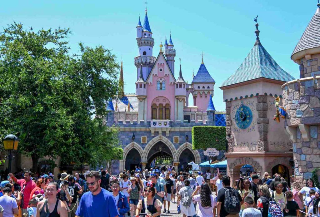 Disneyland with a family of four for about $300 — Here are the 15 cheapest days to visit