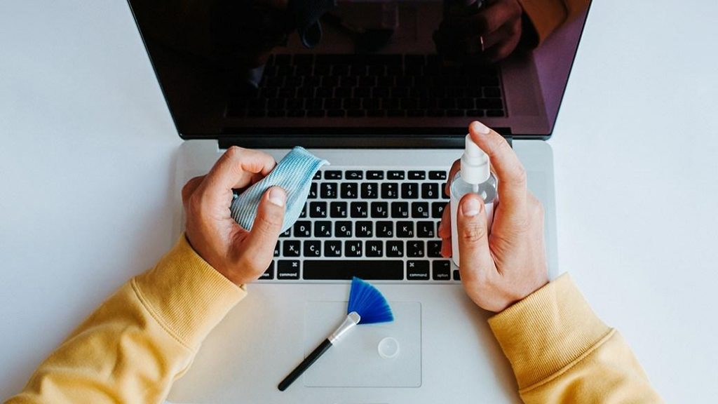 Best laptop cleaning kits for spotless keyboards and screens