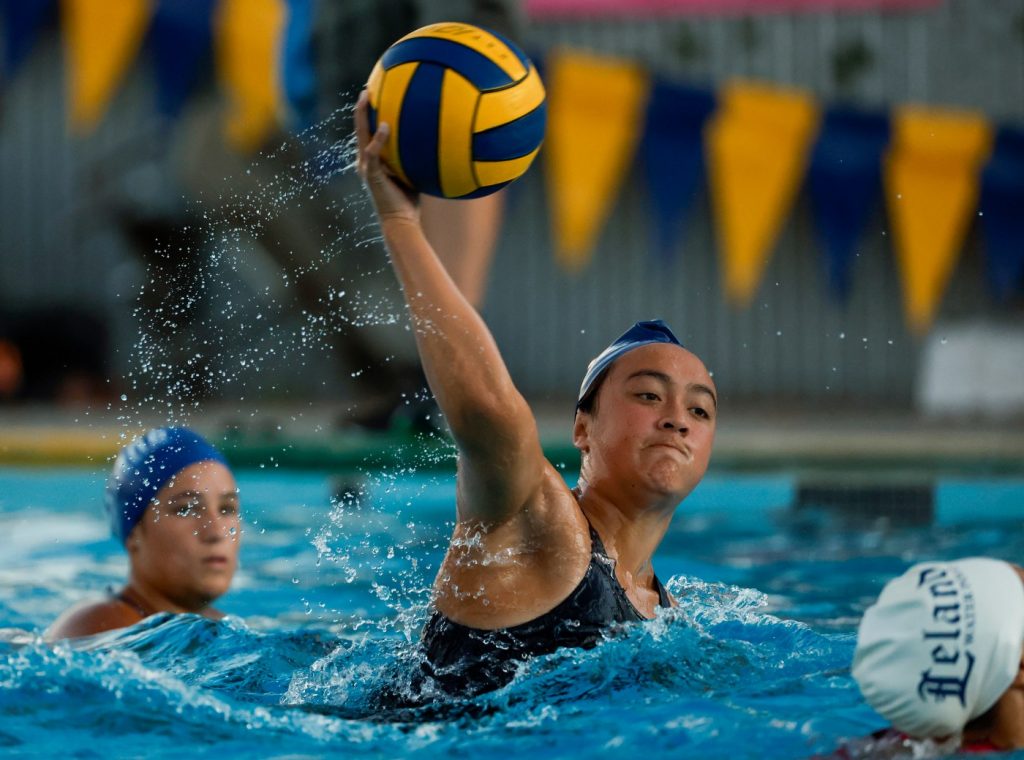 Leland, sophomore superstar Chrissy Flynn take on NorCal water polo with lessons from Olympic sister Jenna