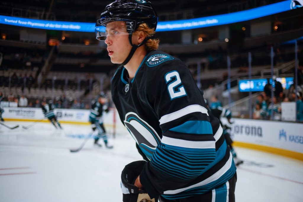 Sharks rookie center scores vs. Blackhawks for first NHL point