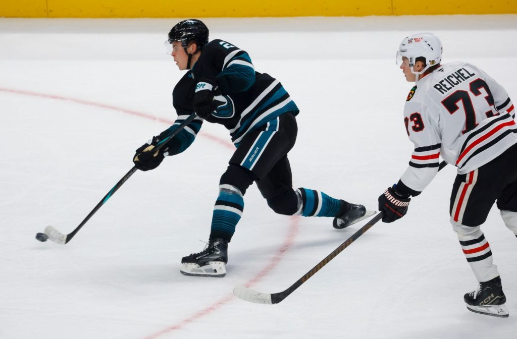 Smith has unforgettable night as Sharks stretch win streak to three